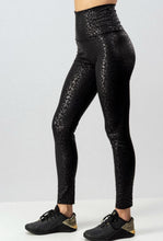 Load image into Gallery viewer, The Workout Queen Leggings - Black/Leopard